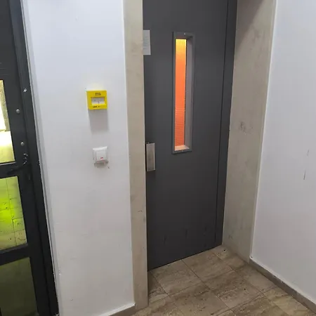 студио комфорт в центъра на град Apartman Szandanszki